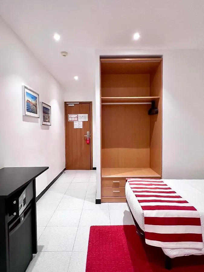 Hostal Apolo Barcelona 2*,