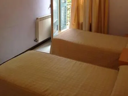 Hostal Apolo Barcelona Guest house