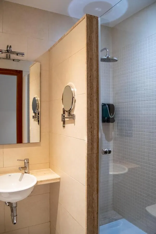 Hostal Apolo Barcelona 2*,